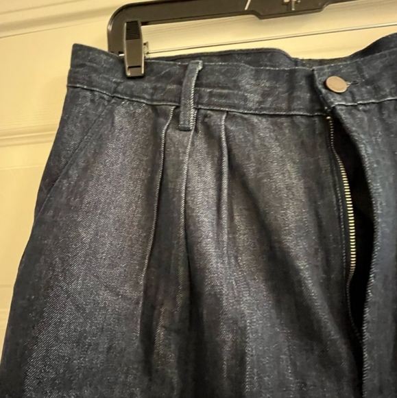 NWOT Banana Republic High Rise Dark Denim Pleated Shorts Size 33 - Picture 3 of 9